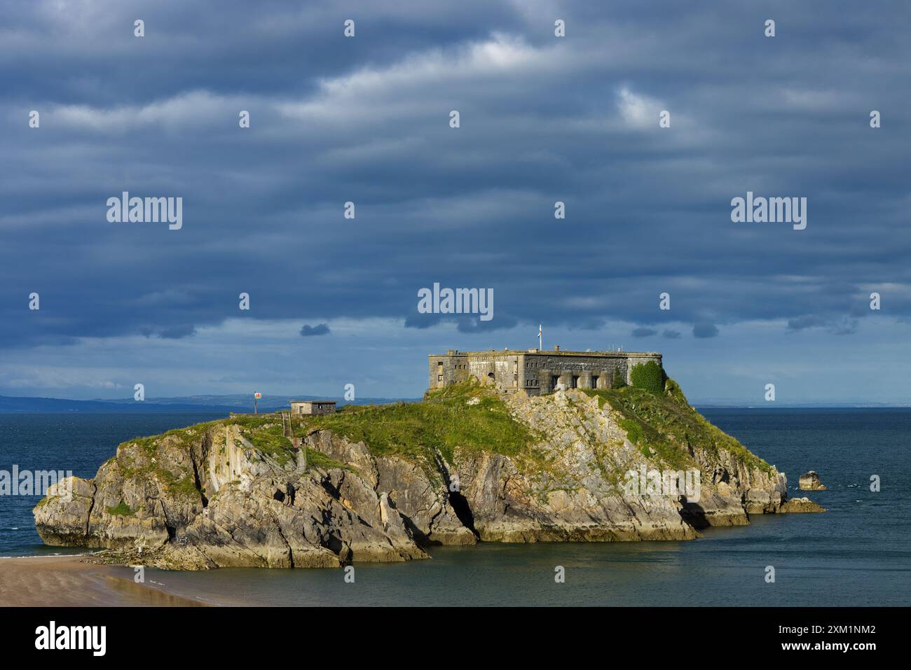 St. Catherine’s Island Tenby, Pembrokeshire, Südwales, mit Palmerston Fort aus dem 19. Jahrhundert. Stockfoto