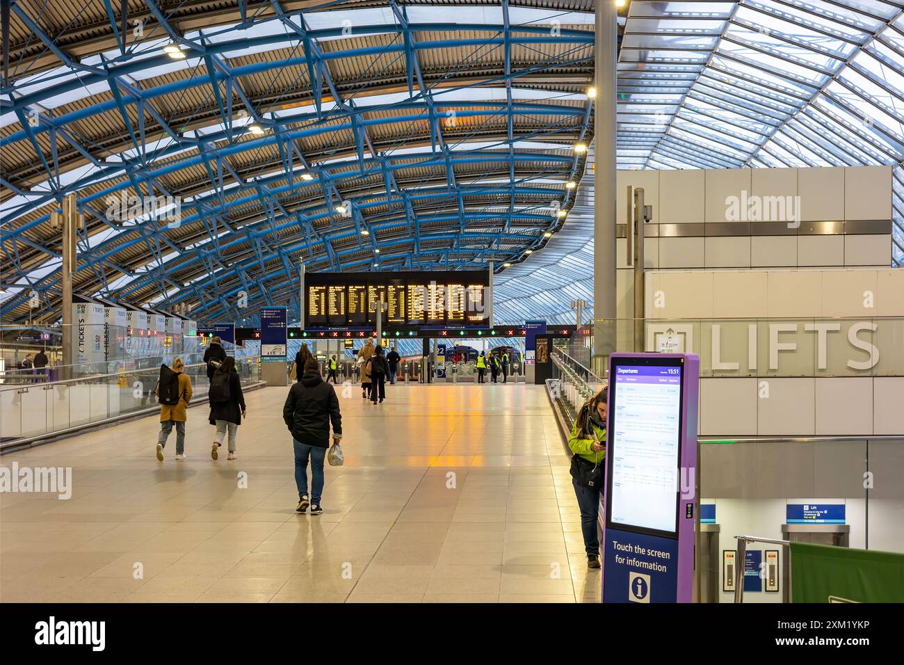 Pendler in den Waterloo Ex-internationalen Terminal-Plattformen Stockfoto