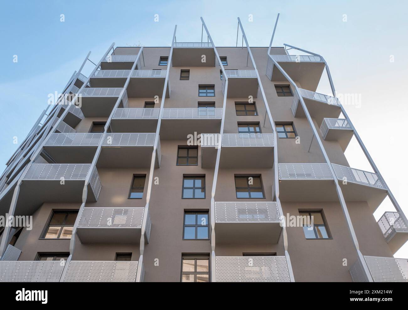 Paris - Frankreich - Ca. Juli 2019. Wohngebäude im Conyemporary-Stil im neuen Viertel Clichy Batignolles in Paris. Stockfoto