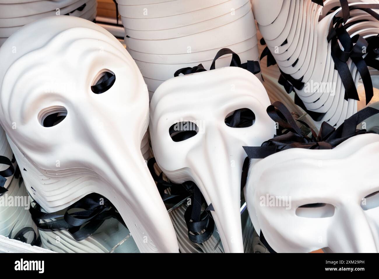 Zanni venezianische Masken im Geschäft an der Rialtobrücke, Venedig, Italien Stockfoto