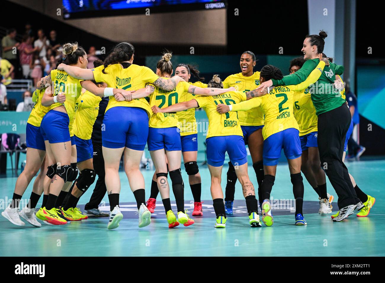 Die Spieler Brasiliens feiern während des Handballspiels zwischen Spanien und Brasilien, den Olympischen Spielen Paris 2024 am 25. Juli 2024 in der South Paris Arena 6 in Paris, Frankreich Stockfoto