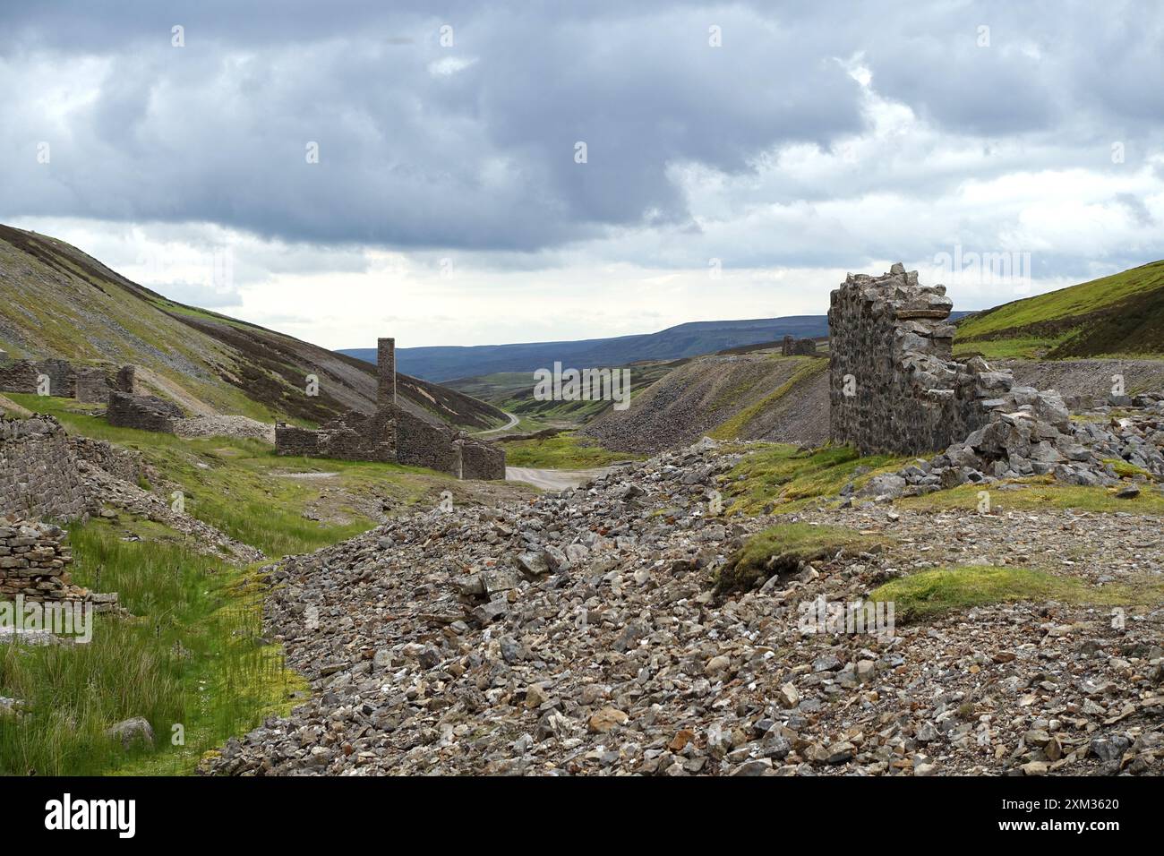 Die Ruinen der Old Gang Ssmelt Mill Lead Mine auf dem Wainwrights Coast to Coast Long Distance Path im Swaledale, Yorkshire Dales National Park. England, Großbritannien Stockfoto