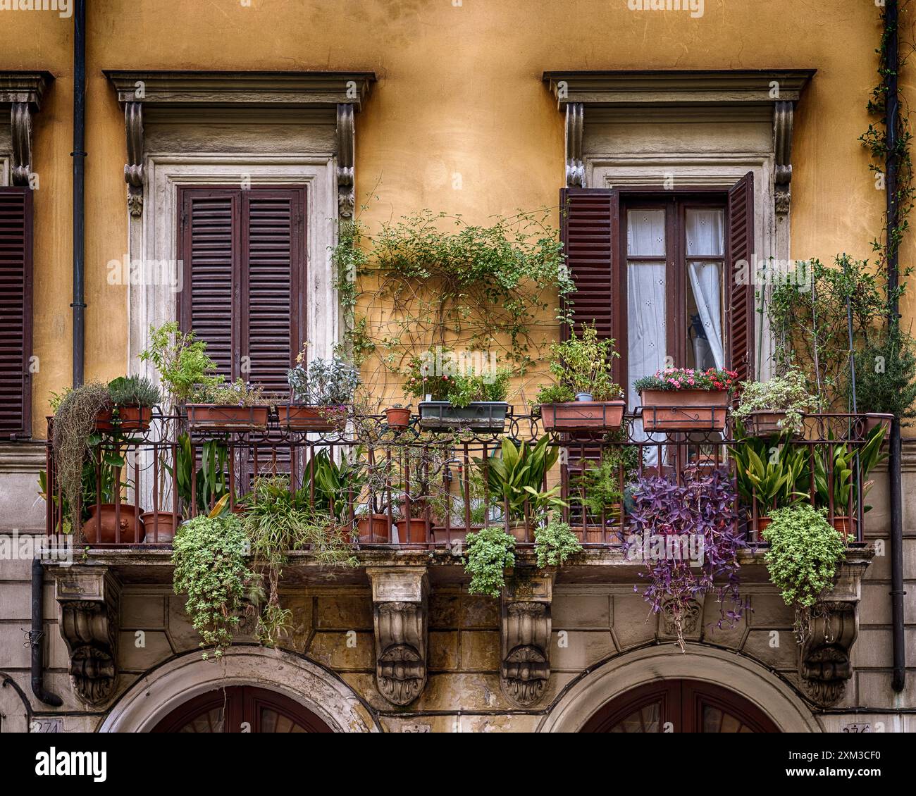 Wunderschöner Blick auf sreet in der Altstadt von Rom, Italien Stockfoto