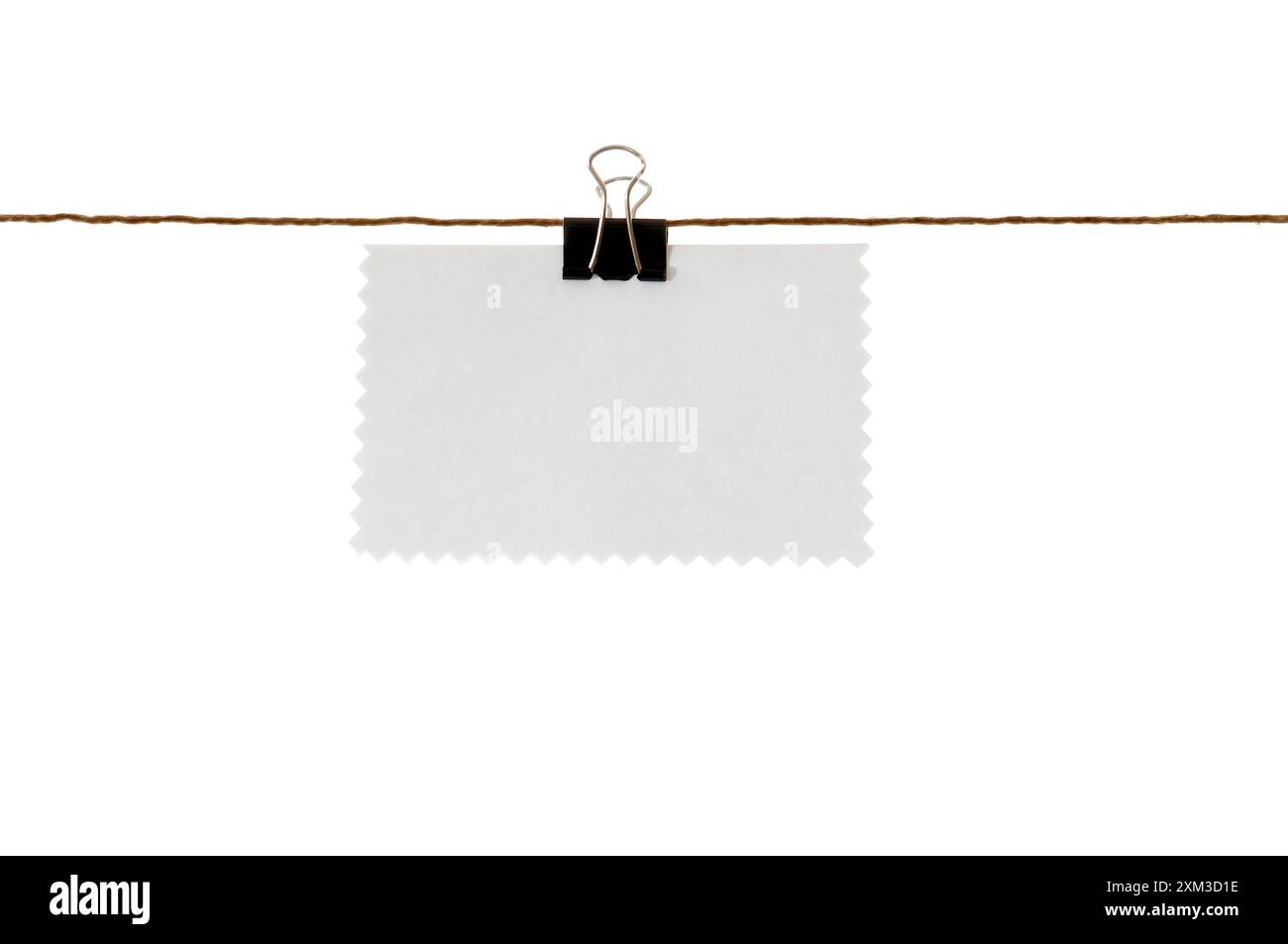 Preisschild an wäscheleine mit Papier klemme Stockfoto