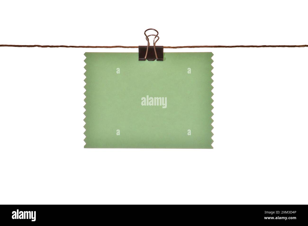 Preisschild an wäscheleine mit Papier klemme Stockfoto