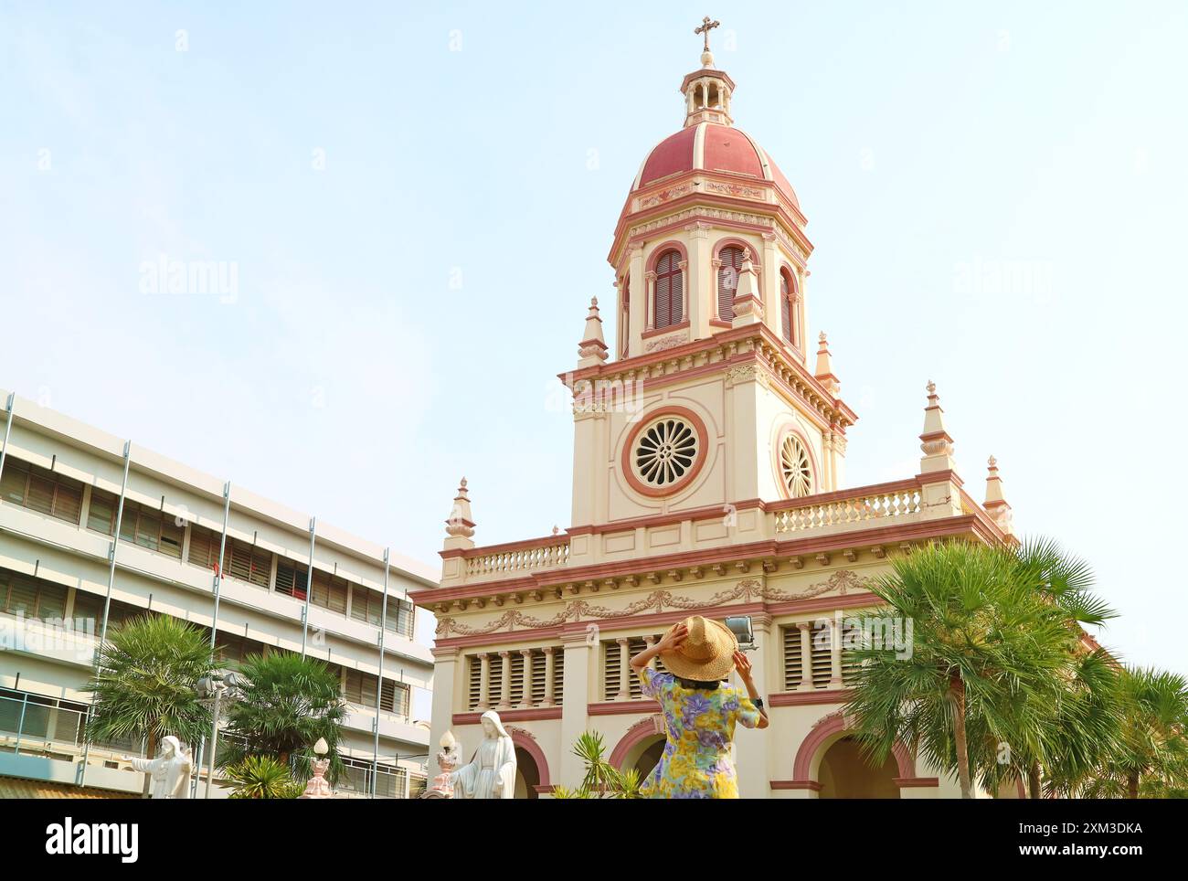 Die katholische Kirche Santa Cruz, ein beeindruckendes historisches Wahrzeichen am Chao Phraya Riverbank in Bangkok, Thailand Stockfoto