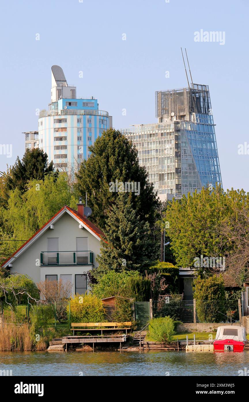 Wohnen am See in Bedrängnis Stockfoto