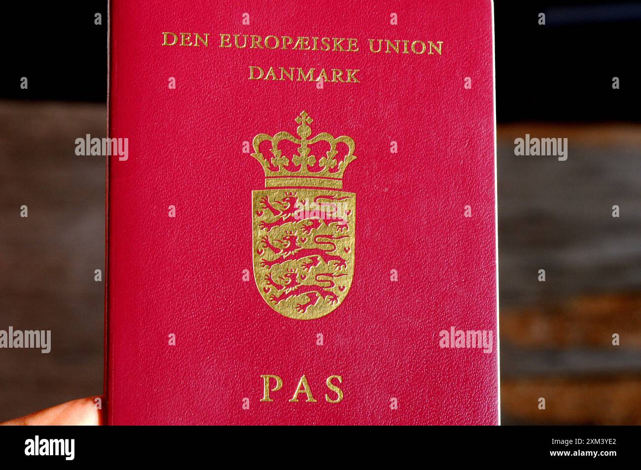 Kastrup/Kopenhagen/Dänemark/25. Juli 2024/.dänischer Pass wird in Kastrp auch als Danamrks-Pass der europäischen union bezeichnet. (Foto. Francis Joseph Dean/Dean Pictures) (nicht für kommerzielle Zwecke) Stockfoto