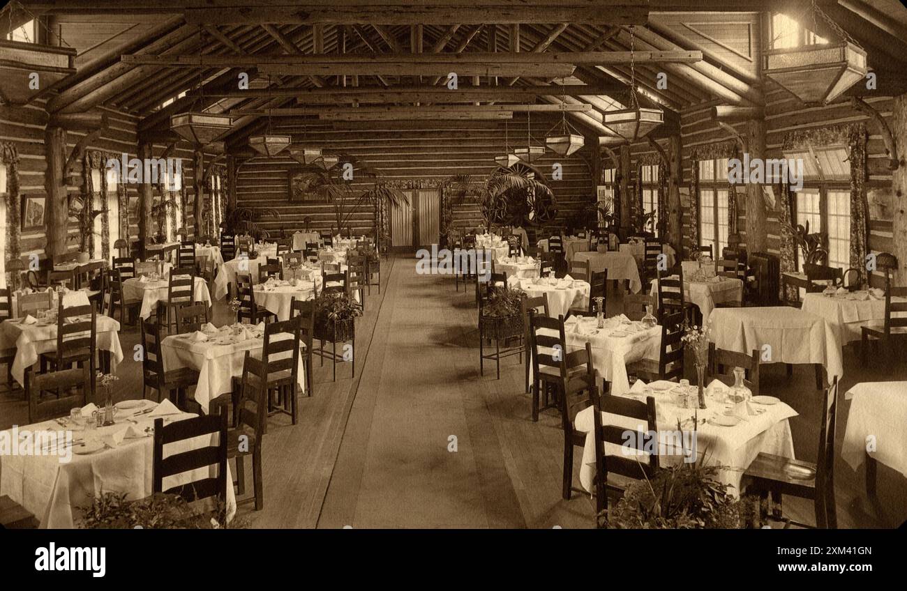 Historisches Vintage-Bild der Jasper Park Lodge um 1923. Jasper Park Lodge Speisesaal Stockfoto