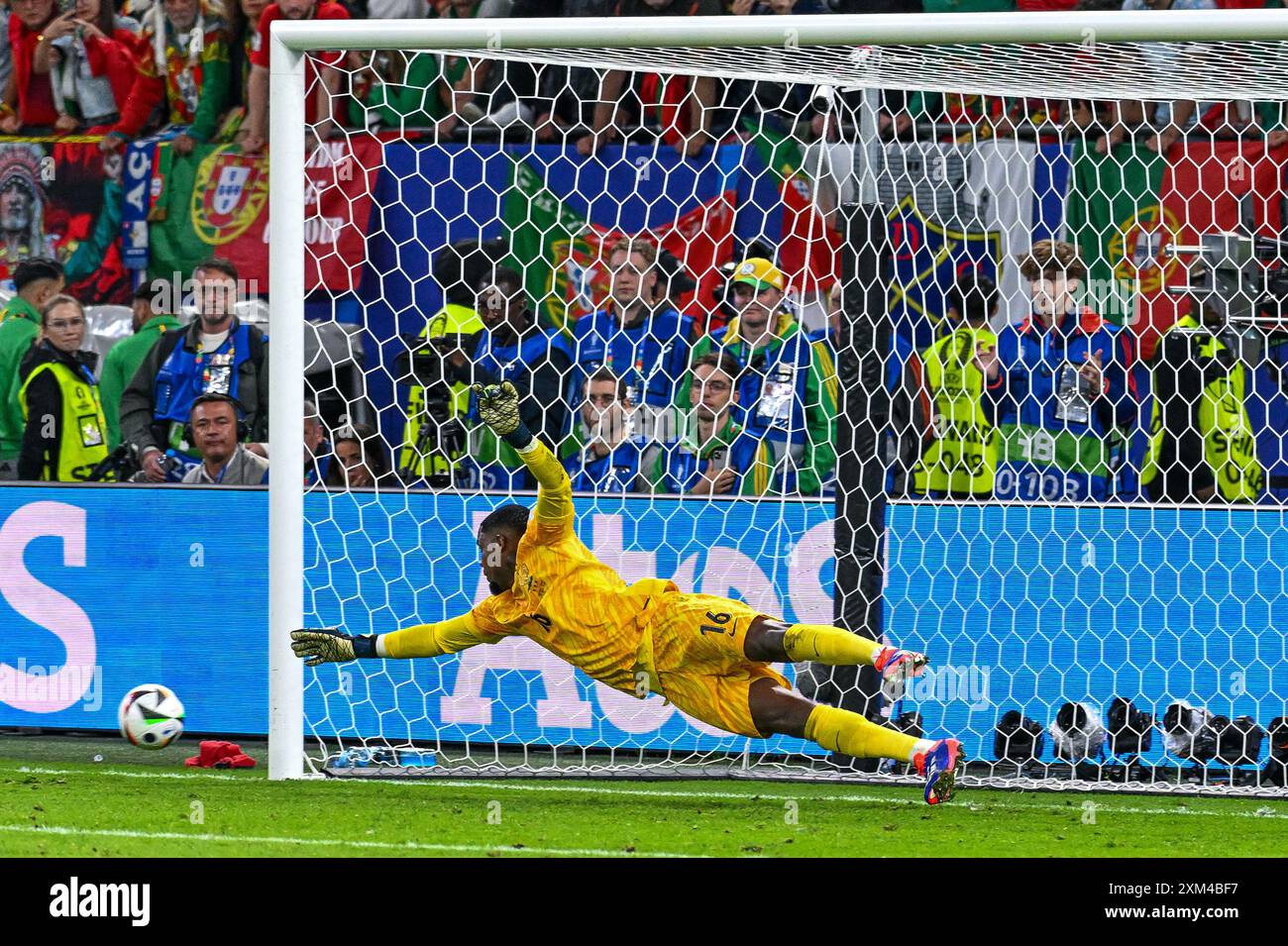 Während eines Fußballspiels zwischen den französischen Nationalmannschaften Le Bleus und Portugal im Viertelfinale des UEFA Euro 2024-Turniers am Samstag den 5 . Juli 2024 in Hamburg . Fotosportpix | Stijn Audooren Stockfoto