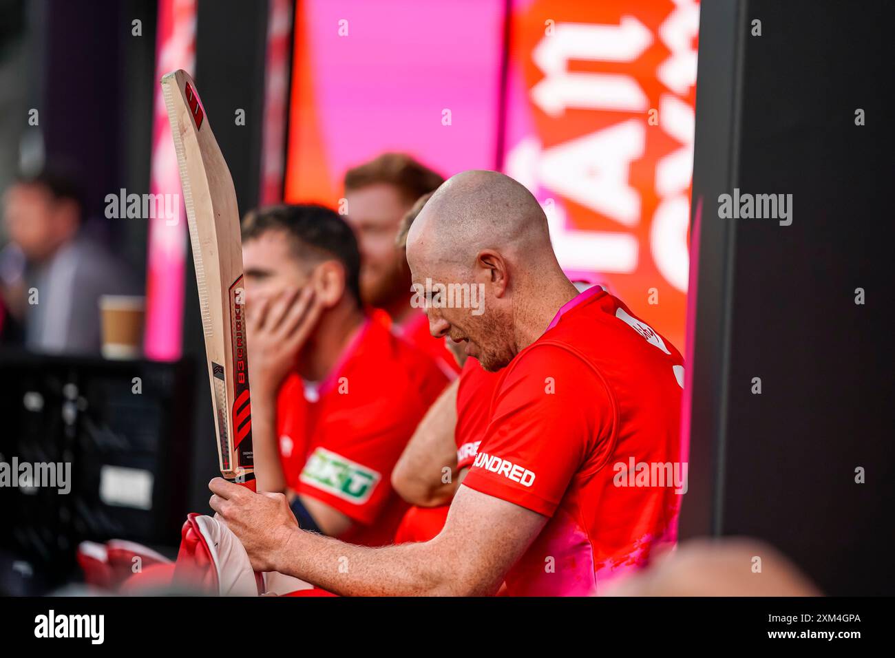 Old Trafford, Machester, Großbritannien. Donnerstag, 25. Juli 2024. The Hundred: Manchester Originals gegen Walisisches Feuer in Emirates Old Trafford. Walisische Feuerbank. Dank James Giblin. Stockfoto