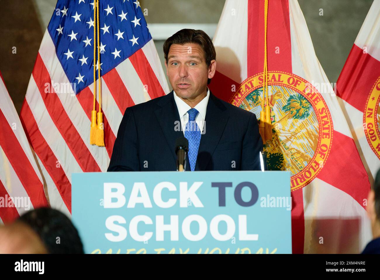 Aventura, Usa. Juli 2024. Florida Gouverneur Ron DeSantis gibt am 25. Juli 2024 in Aventura, Florida, den Back-to-School Sales Tax Holiday in Mo's Bagels & Deli bekannt. (Foto: Michele Eve Sandberg/SIPA USA) Credit: SIPA USA/Alamy Live News Stockfoto