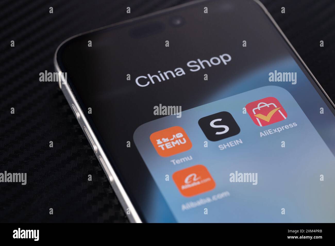 New York, USA - 25. Juli 2024: China Online-Shop-Plattform auf iphone-Bildschirm Makroaufnahme Stockfoto