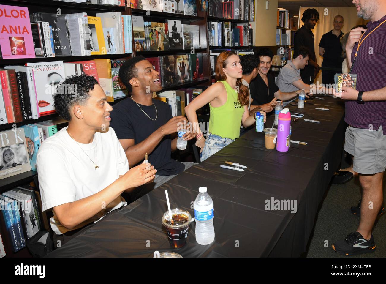 New York, USA. Juli 2024. Sky Lakota-Lynch, Joshua Boone und Emma Pittman nahmen am 25. Juli 2024 bei Barnes and Noble in New York, NY, Teil. (Foto: Efren Landaos/SIPA USA) Credit: SIPA USA/Alamy Live News Stockfoto