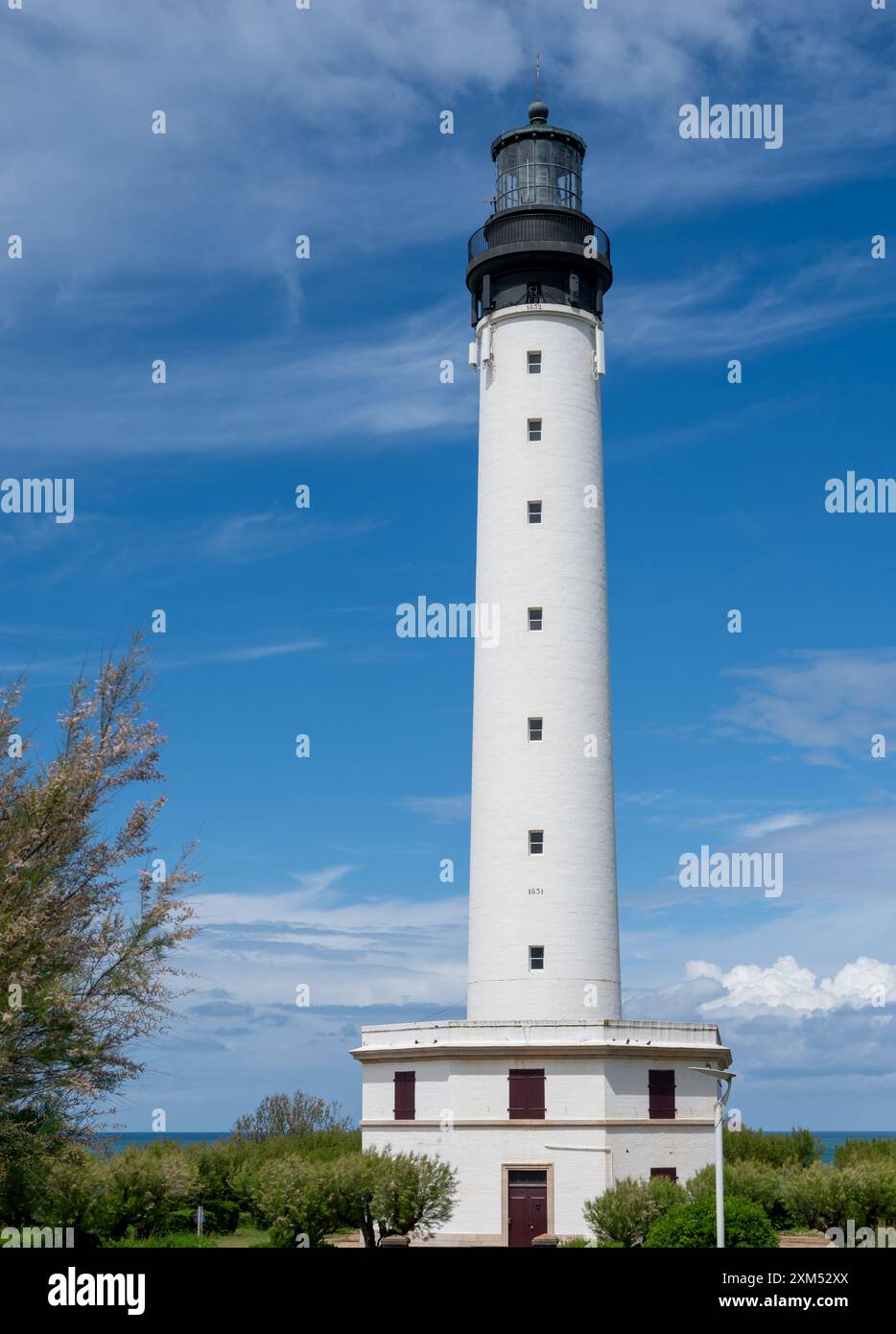 Weißer Leuchtturm von Biarritz in der touristischen Stadt Biarritz, Baskenland, Golf von Biskaya im Atlantik, Frankreich Stockfoto