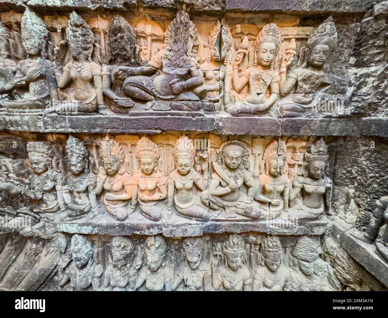 Die Terrasse der Elefanten, Teil der ummauerten Stadt Angkor Thom, einer Ruine eines Tempels in Kambodscha. Stockfoto