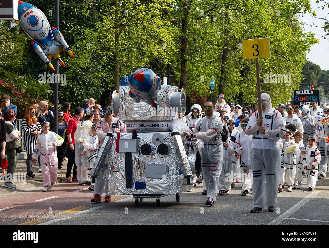 Abano Street Carnival, Live-Veranstaltung mit Karnevalsparaden, Musik, Tanz und Unterhaltung für alle Altersgruppen. Italien Stockfoto