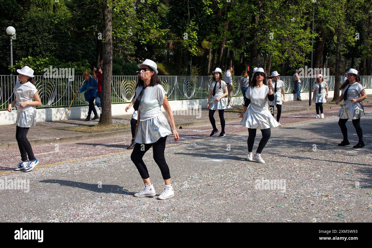 Abano Street Carnival, Live-Veranstaltung mit Karnevalsparaden, Musik, Tanz und Unterhaltung für alle Altersgruppen. Italien Stockfoto