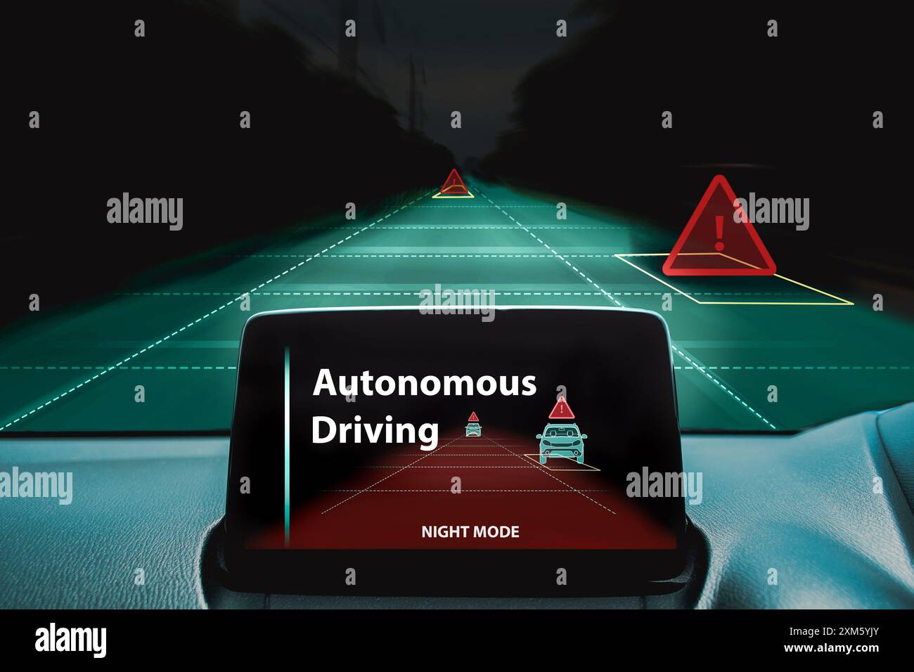 Autonome Fahrtechnik im Nachtmodus in zukünftigen fahrerlosen Elektroautos , autoautonomes Technologiekonzept Stockfoto