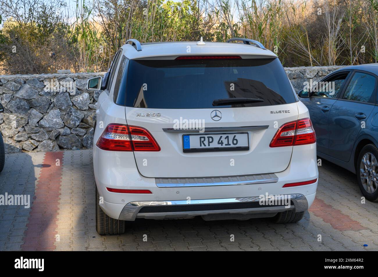 Gaziveren Cyprus 07.20.2024 Rückansicht von Mercedes-Benz ML 250 W166 bei Mercedes-Benz Stockfoto