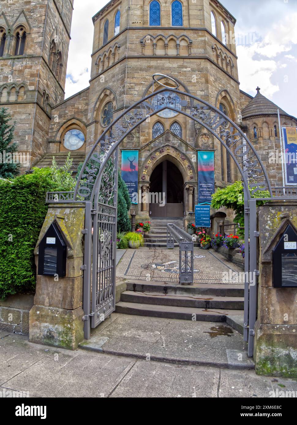 Kunstvoller Eingang zum Òran Mór, Byres Road, Glasgow, Schottland, Großbritannien Stockfoto