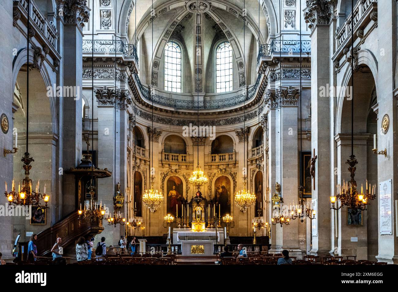 Innenschiff der römisch-katholischen Kirche Saint-Paul-Saint-Louis im italienischen Barockstil in der Rue de Rivoli im Marais-Viertel von Paris, Frankreich Stockfoto