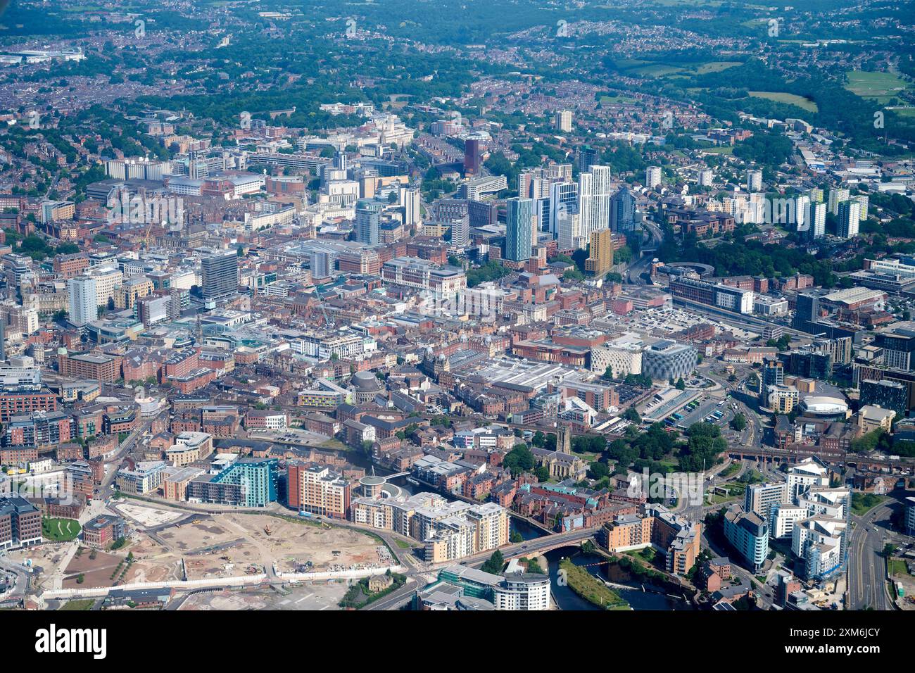 Ein Panoramablick auf das Stadtzentrum von Leeds, aus dem Süden, West Yorkshire, Nordengland, Großbritannien Stockfoto