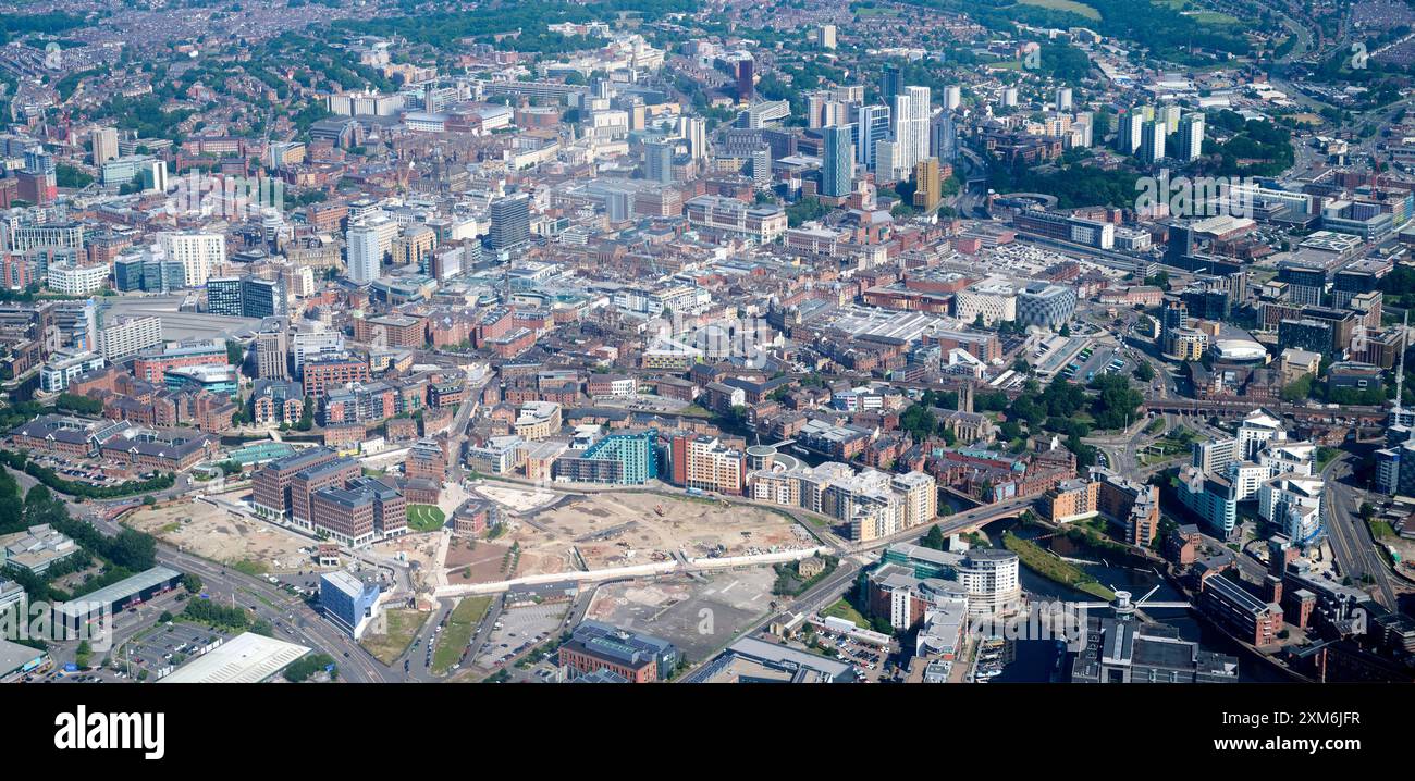 Ein Panoramablick auf das Stadtzentrum von Leeds, aus dem Süden, West Yorkshire, Nordengland, Großbritannien Stockfoto