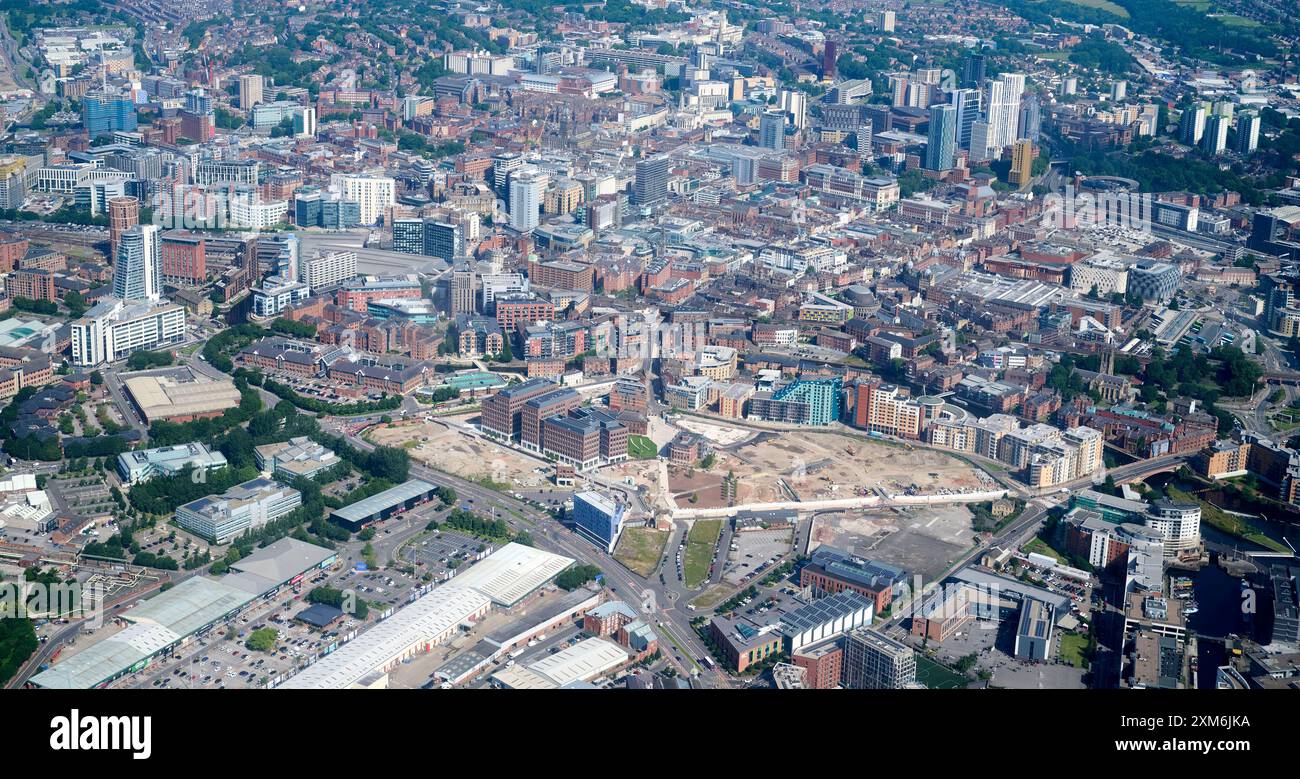 Ein Panoramablick auf das Stadtzentrum von Leeds, aus dem Süden, West Yorkshire, Nordengland, Großbritannien Stockfoto