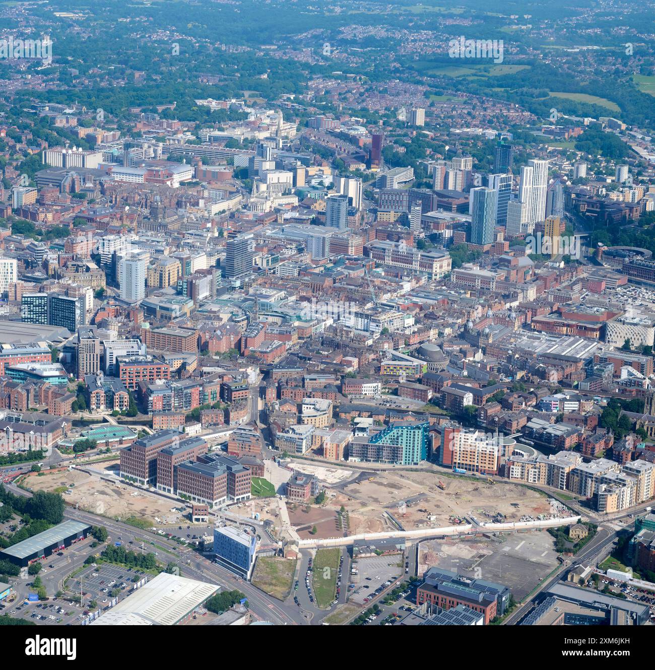 Ein Panoramablick auf das Stadtzentrum von Leeds, aus dem Süden, West Yorkshire, Nordengland, Großbritannien Stockfoto