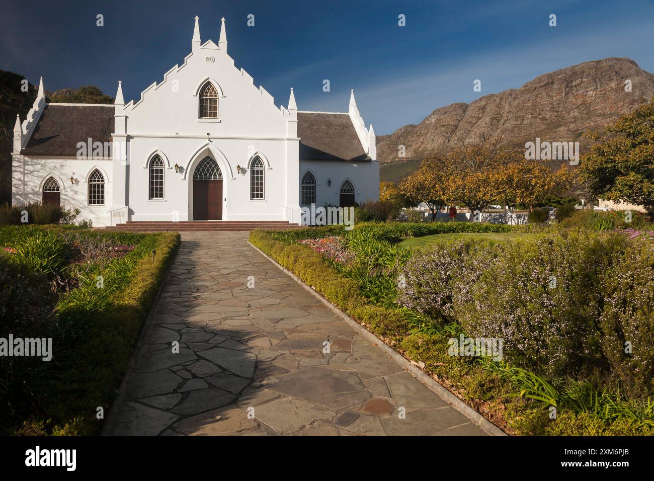 Die weiße niederländische Reformierte Kirche in Franschhoek Stockfoto
