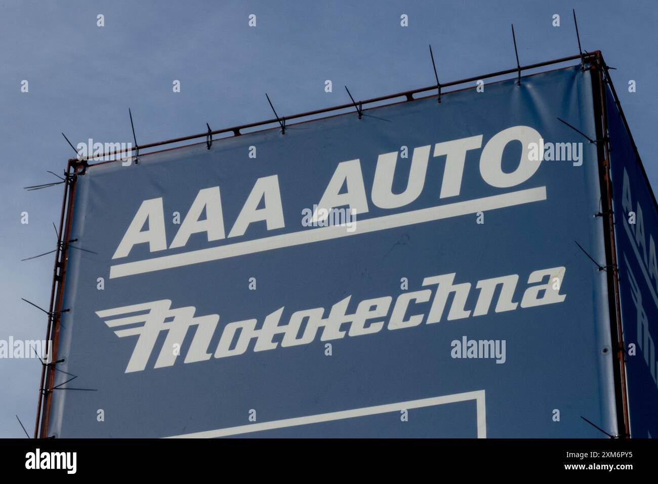 AAA Auto-Logo-Zeichen Marke Mototechna Stockfoto