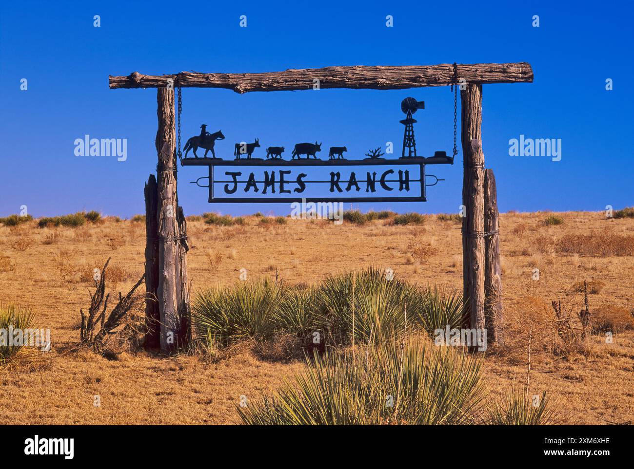 Schmiedeeisernes Schild am Ranch-Eingang in der Nähe von Boise City im Cimarron County, Oklahoma, USA Stockfoto