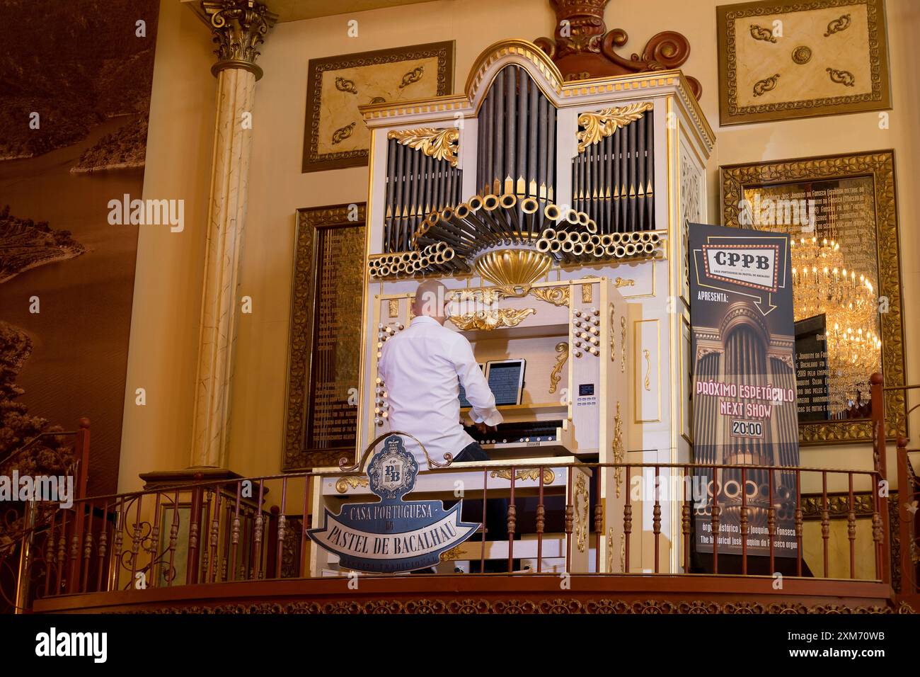 Orgel in der Casa Portuguesa Pastel de Bacalhau in Vila Nova de Gaia, Bezirk Porto, Portugal Stockfoto