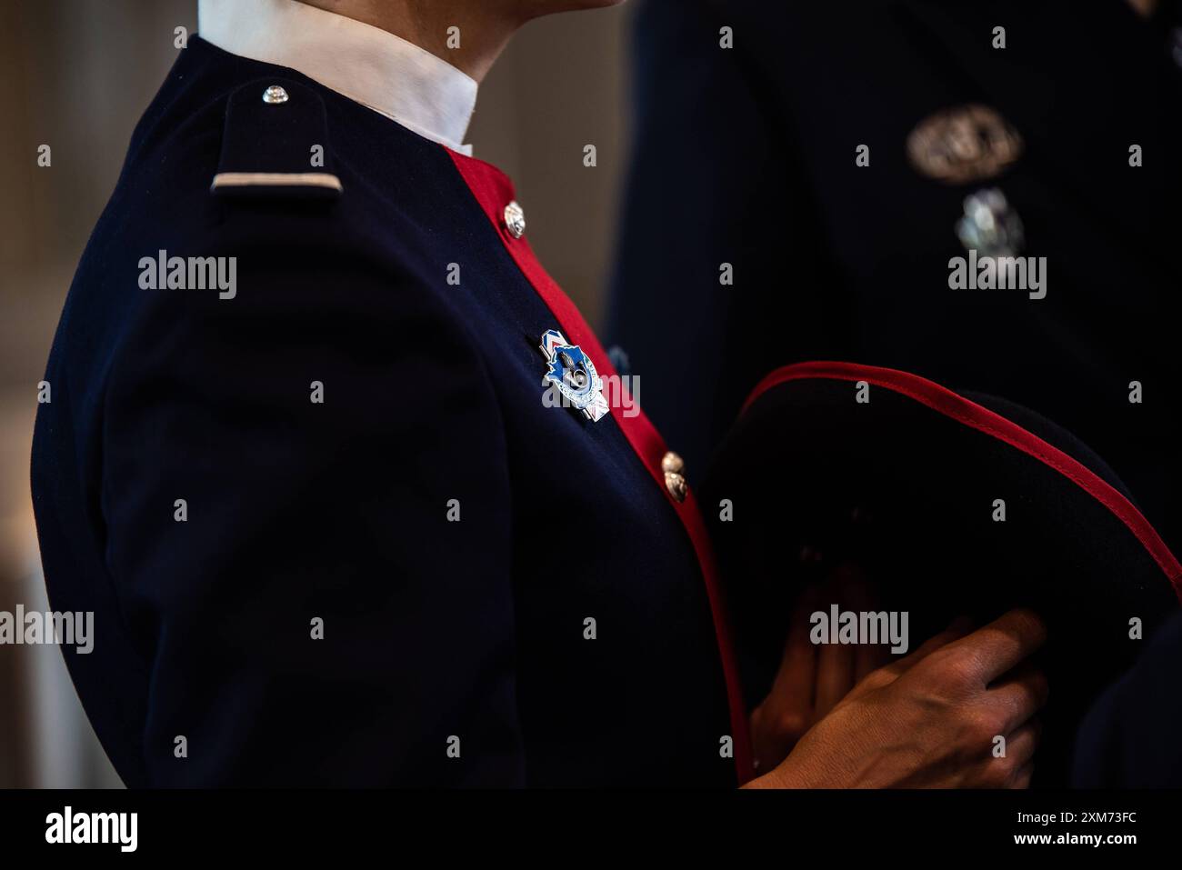 FRANKREICH-POLITIK-SPORT-OLY Kleidung und Symbole französischer Zollbeamter im Zollamt anlässlich des Besuchs des scheidenden Wirtschaftsministers Bruno Le Maire am Vorabend der Eröffnung der Olympischen Spiele. In Paris Am 25. Juli 2024. PARIS ILE-DE-FRANCE FRANKREICH URHEBERRECHT: XANDREAXSAVORANIXNERIX FRANCE-POLITICS-SPORT-OLY-ASN ASAVORANINERI-4 Stockfoto