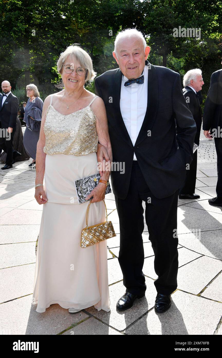 Günther Beckstein mit Ehefrau Marga Beckstein bei der Eröffnung der 112 ...