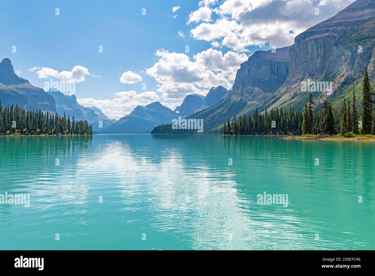 Rocky Mountains Reflection im Maligne Lake, Jasper National Park, Kanada. Stockfoto