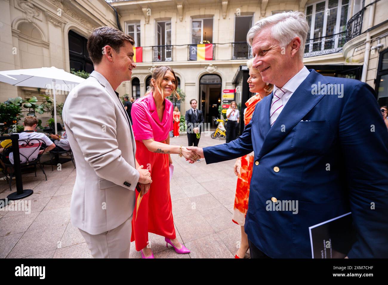 Paris, Frankreich. Juli 2024. Lotto Belgium House Gastgeber Niels Destadsbader, Lotto Belgium House Gastgeber Benedicte Deprez, Königin Mathilde von Belgien und König Philippe - Filip von Belgien, Bild bei der offiziellen Eröffnung des Lotto Belgium House zu Beginn der Olympischen Spiele 2024 in Paris am Freitag, den 26. Juli 2024, Frankreich . Die Spiele der XXXIII. Olympiade finden vom 26. Juli bis 11. August in Paris statt. Die belgische Delegation zählt 165 Athleten in 21 Sportarten. BELGA FOTO LAURIE DIEFFEMBACQ Credit: Belga News Agency/Alamy Live News Stockfoto