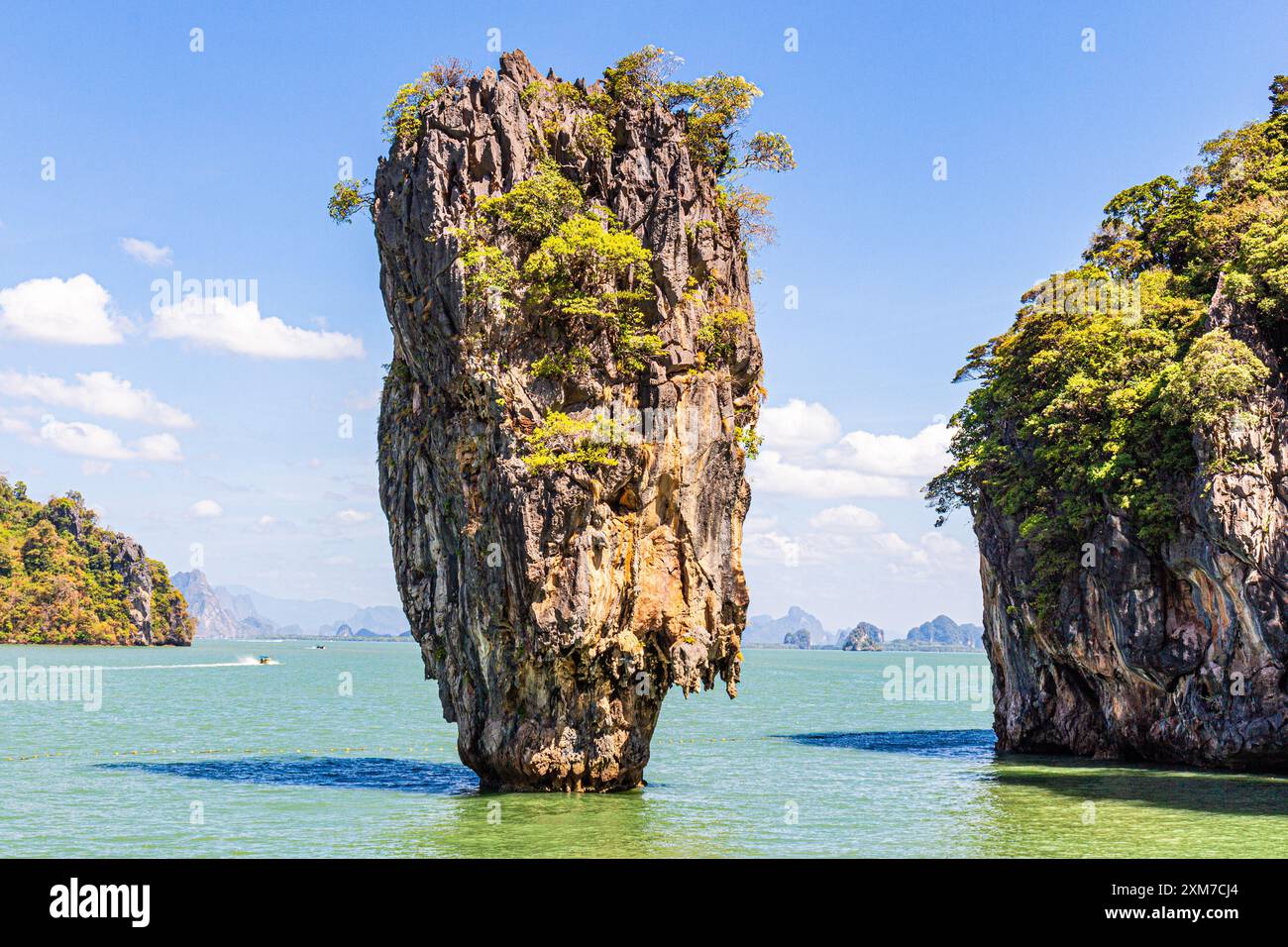 Phang Nga Bay und die Ko TPU Islet in Thailand sind berühmt, als Drehort für den James Bond Film man with the Golden Gun ausgewählt wurde Stockfoto