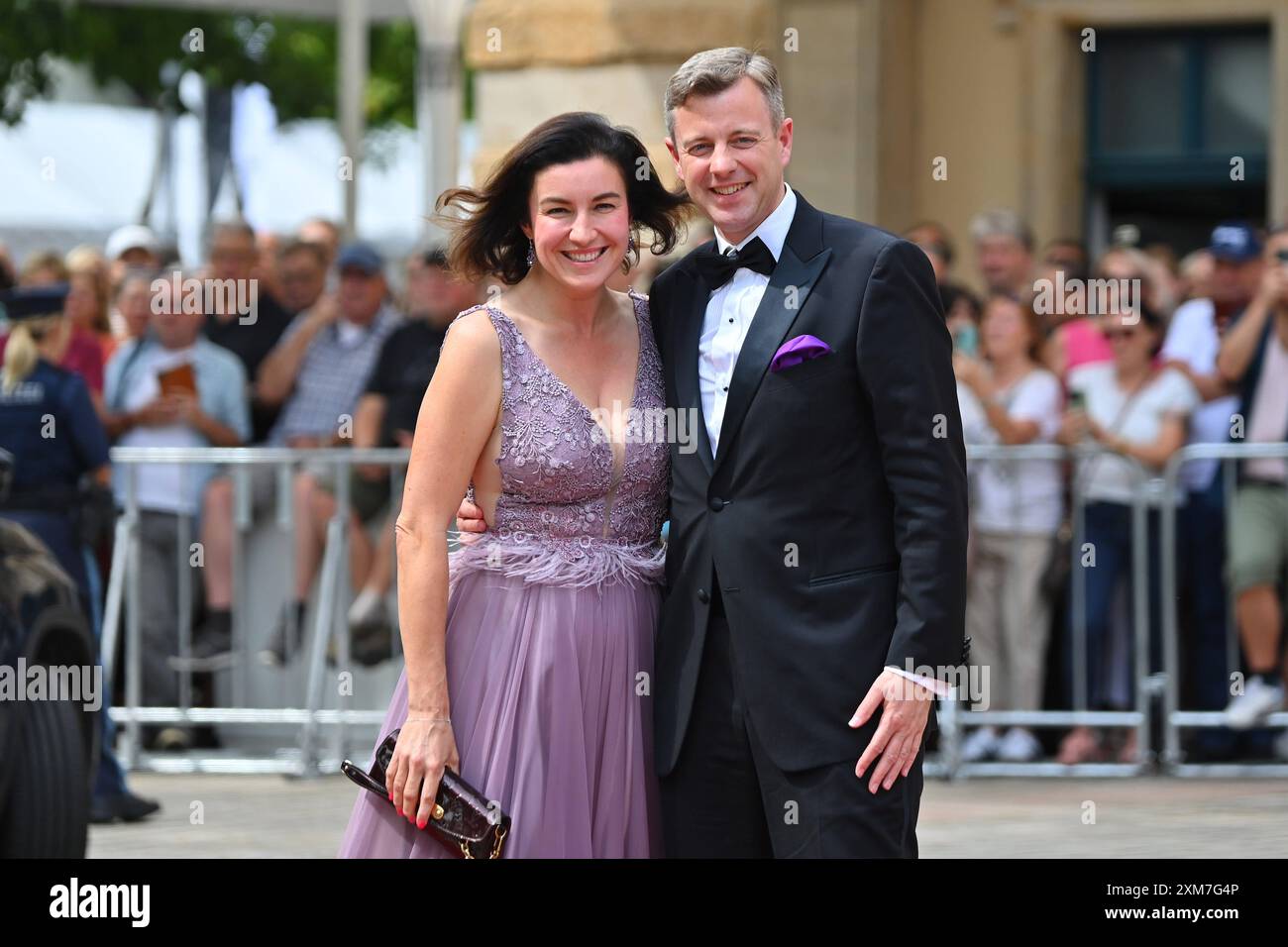 Dorothee Bär mit Ehemann Oliver Bär. Eroeffnung der Bayreuther Richard Wagner Festspiele 2024 Roter Teppich am 25.07.2024. Gruener Huegel, *** Dorothee Bär mit Ehemann Oliver Bär Eröffnung des Bayreuther Richard-Wagner-Festivals 2024 Roter Teppich am 25 07 2024 Grüner Huegel, Stockfoto