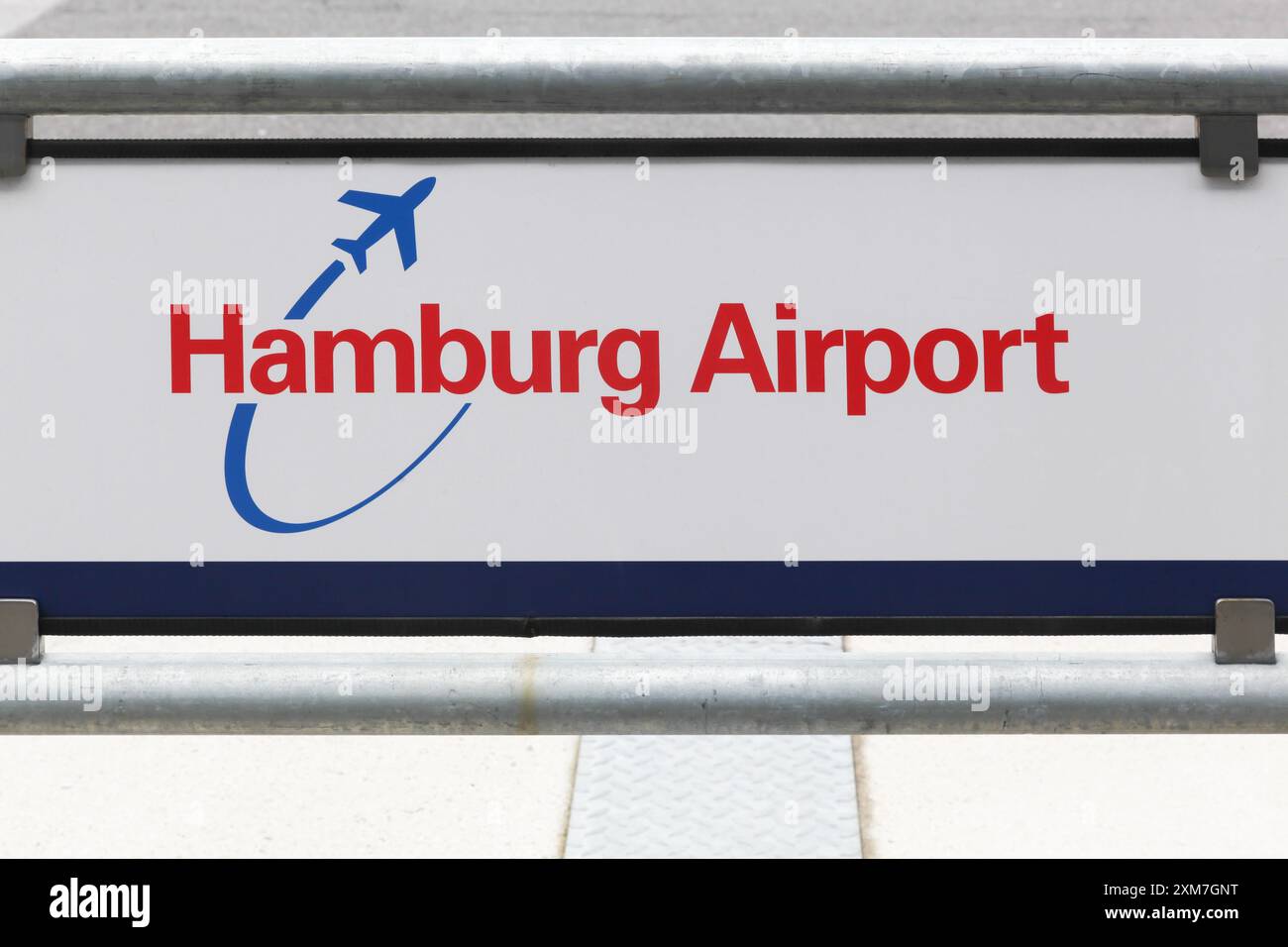 Symbol des Hamburger Flughafens auf einem Schild. Der Flughafen Hamburg ist ein internationaler Flughafen in Hamburg, der zweitgrößten Stadt Deutschlands Stockfoto