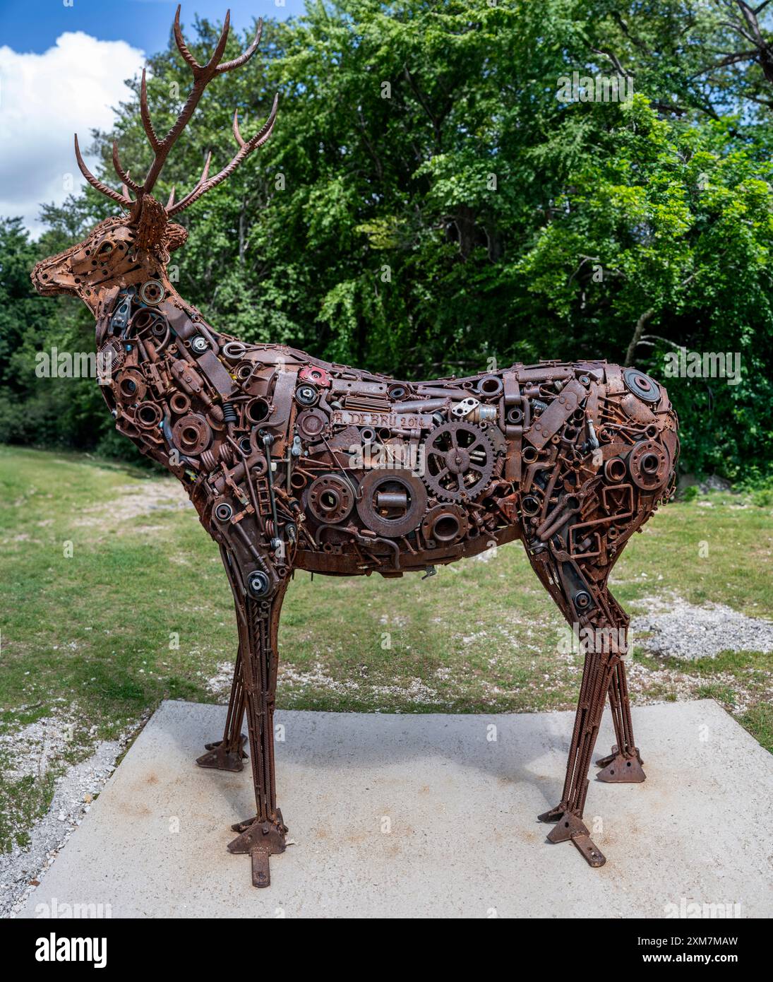 Hirschskulptur aus Schrott an den Hängen des Mont Ventoux, Provence, Frankreich. Stockfoto