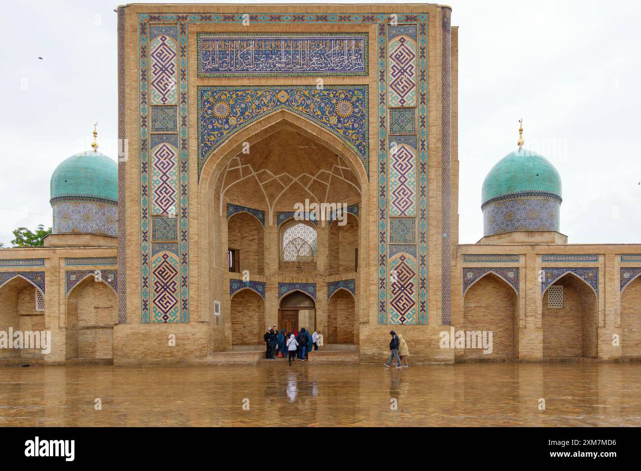 Die Barak-Khan Madrasah im Hazrati-Imam-Komplex in Taschkent, Usbekistan Stockfoto
