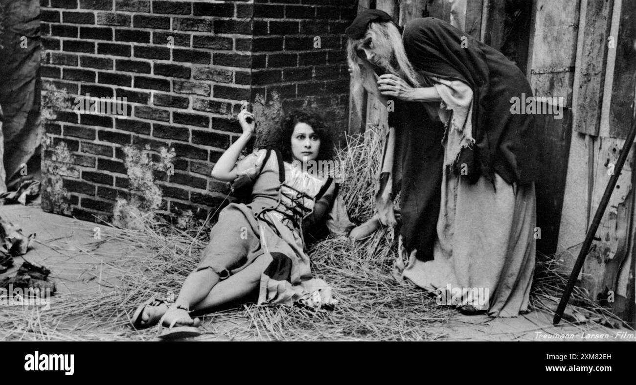 WANDA TREUMANN als Toschka das Zigeunermädchen in das HEXENLIED 1919 Regisseur EUGEN BERG nach dem Roman die Elixiere des Teufels von E.T.A. Hoffmann Treumann-Larsen-Film-GmbH. Stockfoto
