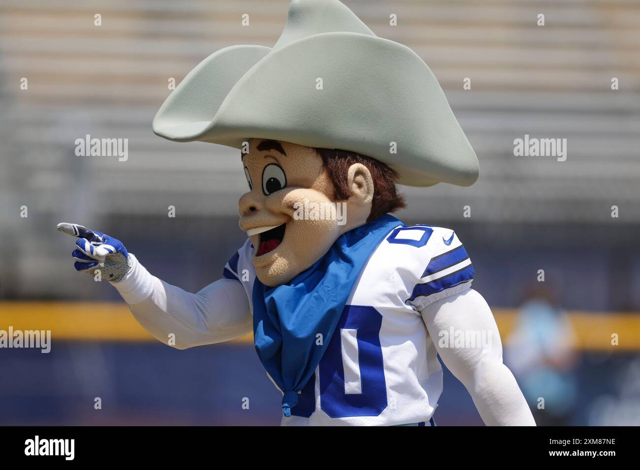 OXNARD, KALIFORNIEN - 25. JULI: Dallas Cowboys Maskottchen Rowdy unterhält die Fans während des Trainingslagers auf den River Ridge Playing Fields am 25. Juli 2024 in Oxnard, CA. (Foto: Brandon Sloter/Image of Sport) Stockfoto