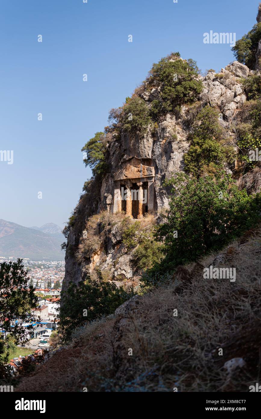 Blick auf das Grab von Amyntas in Fethiye, Türkei. Die lykischen Felsengräber im antiken Telmessos, die sich derzeit in Fethiye befinden, sind eine beliebte Touristenattraktion in Tur Stockfoto