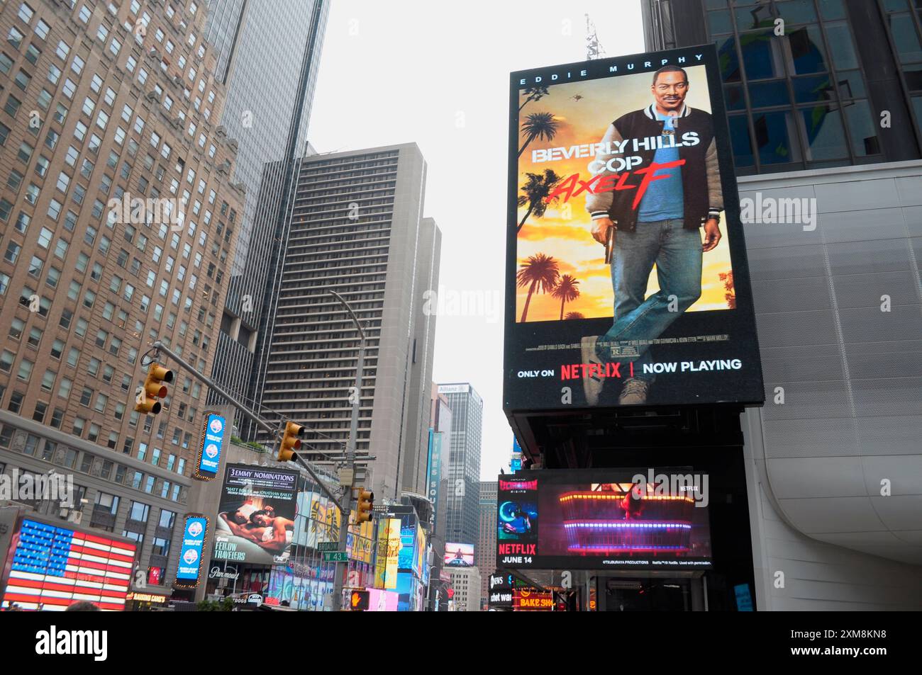 Eine Werbetafel, die den Film bewirbt, Beverly Hills Cop: Axel F, ist am Times Square in Manhattan, New York City zu sehen. Stockfoto