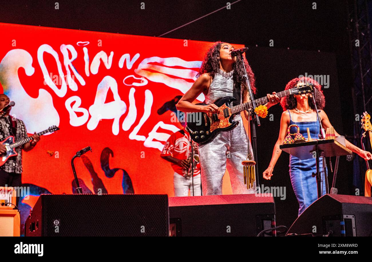 Henham Park, Suffolk, Großbritannien. Juli 2024. Die englische Sängerin und Songwriterin Corinne Bailey Rae spielt live beim Latitude Festival. ernesto Rogata/Alamy Live News Stockfoto