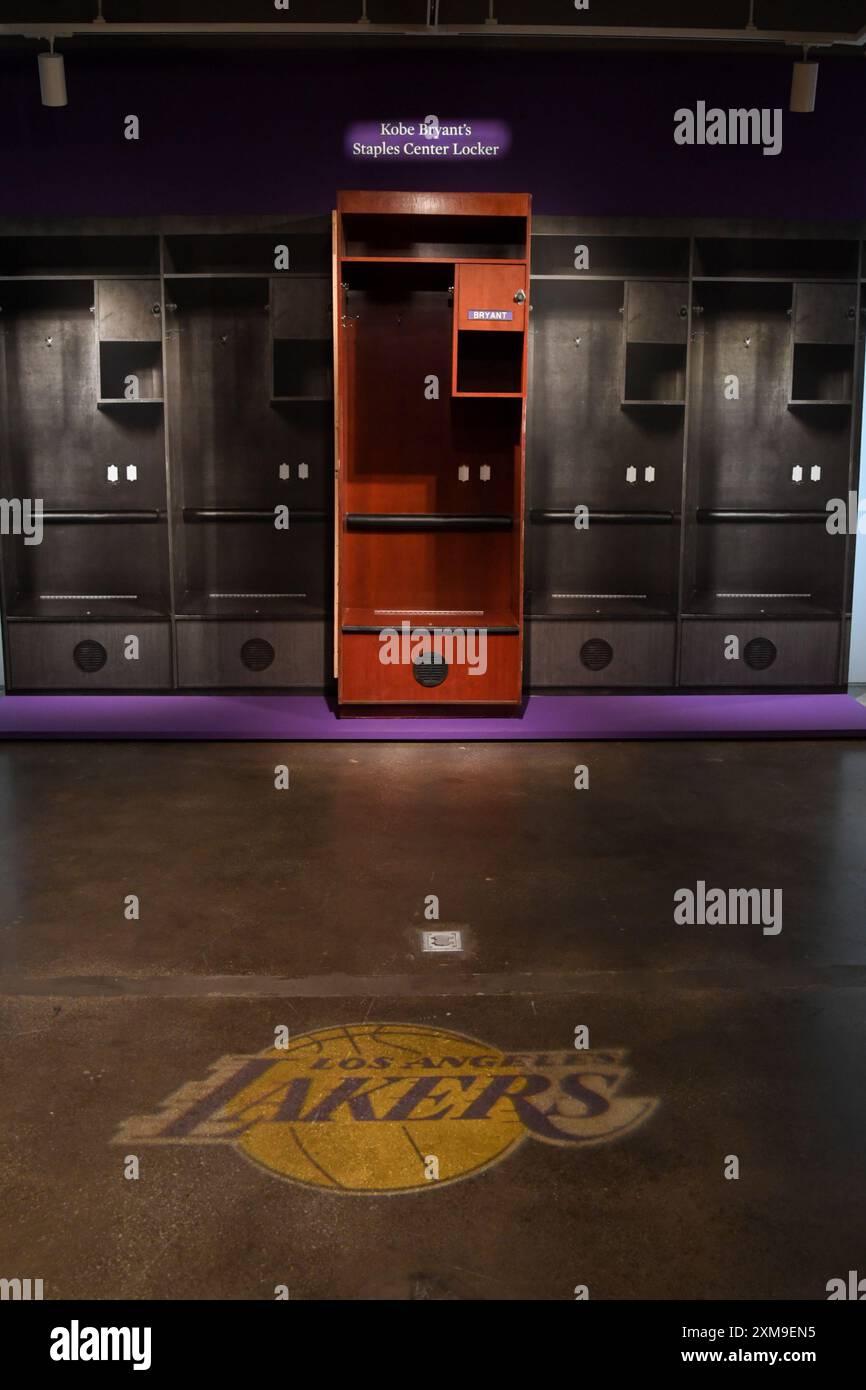 New York, USA. Juli 2024. Kobe Bryant's Staples Center locker, fotografiert von 2004-2016, EST. $1.000.000-1.500.000 werden bei Sotheby's Sports Week Auktionen im Sotheby's New York, NY, 26. Juli 2024 eingesehen. (Foto: Efren Landaos/SIPA USA) Credit: SIPA USA/Alamy Live News Stockfoto