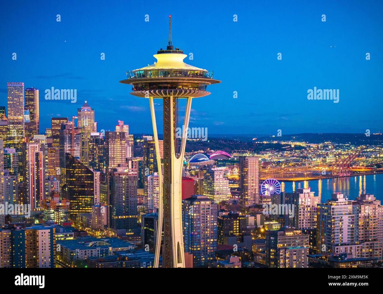 Seattle ist ein bedeutender Küstenflughafen und Sitz des King County im US-Bundesstaat Washington. Seattle ist die größte Stadt im pazifischen Nordwesten. Stockfoto